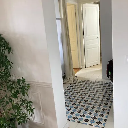 Charmante In Beliebter Lage, Montmatre Apartment *